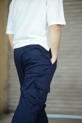 RELAXED FIT CARGO IN OXFORD BLUE